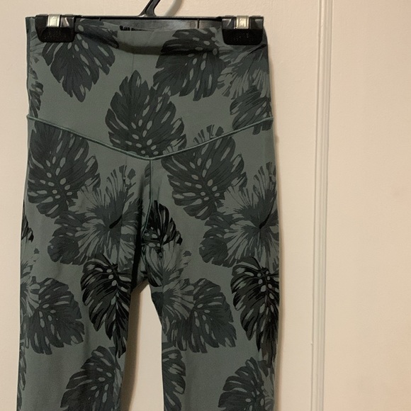 Aerie Ankle Length Work Out Legging - Picture 2 of 2